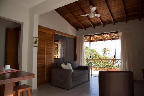 Casas em Ilhabela com Linda vista, em Vila Paulino, casas Colibri e Tucano, praia Itaguaçu