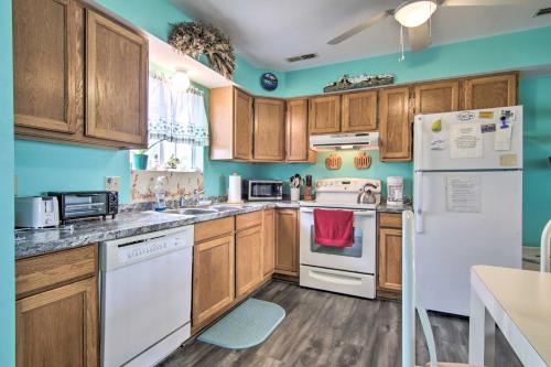 Chincoteague Townhome with Pony Views from Deck! - image 7