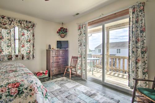Chincoteague Townhome with Pony Views from Deck! - image 10