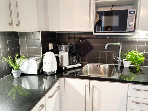 2ndhomes Unique and Luxury Kamppi Center Apartment with Sauna and Big Terrace, Helsinki (Foto 7)