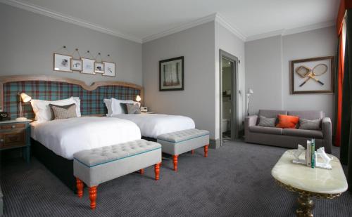Dog and Fox – London