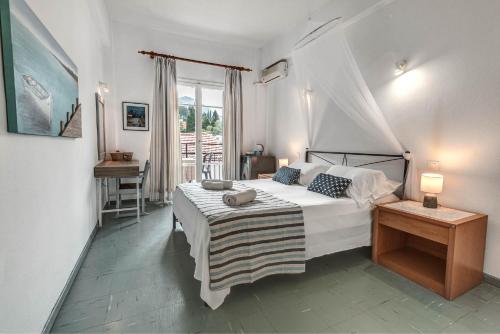 Eros Beach Hotel - image 11