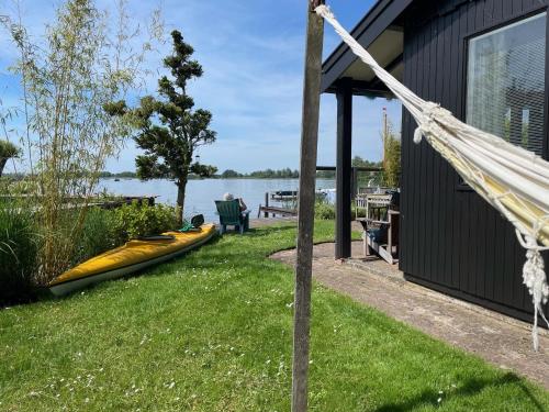  The Outpost Lakehouse- enjoy our house at Reeuwijkse Plassen - near Gouda, Ferienwohnung in Reeuwijk