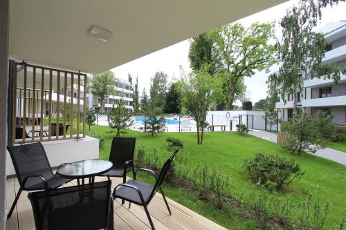 Apartment with Pool View  image 5