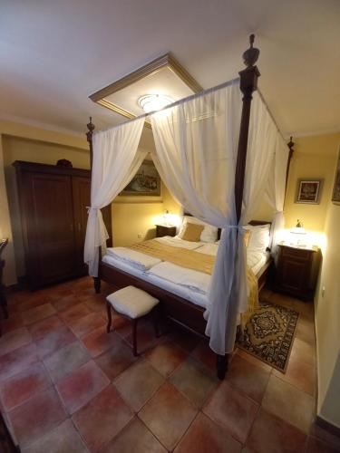 Economy Double Room image 2