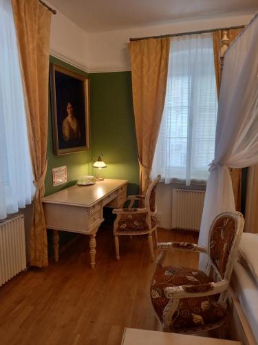 Economy Double Room image 3