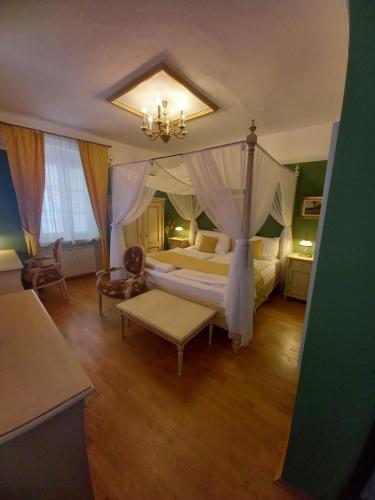 Economy Double Room image 4