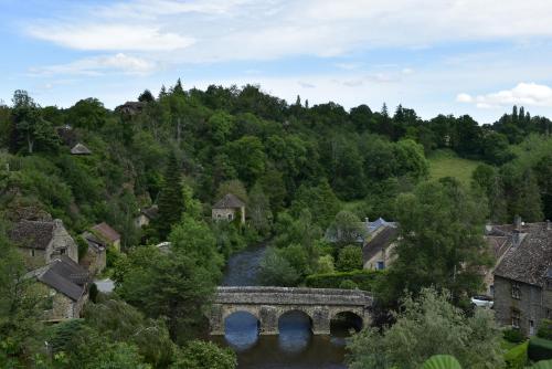 Gite du Pont Saint-Céneri-Le-Gérei dans les Alpes Mancelles