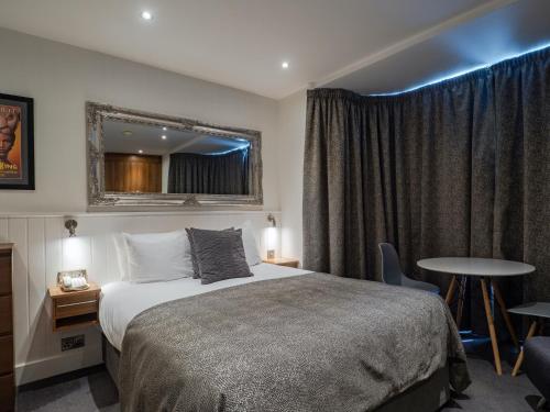 Carlton Hotel - image 4