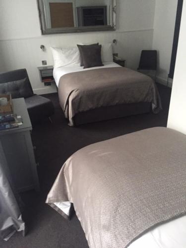 Carlton Hotel - image 10