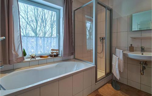 Bathroom, Awesome home in Pulsnitz with 3 Bedrooms and WiFi in Pulsnitz
