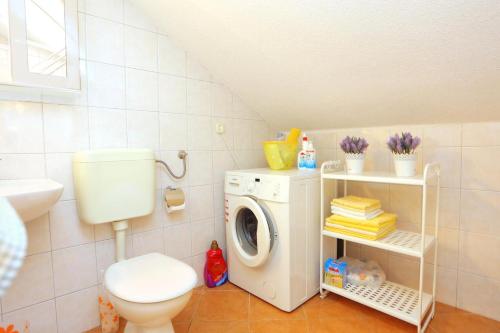 Apartments by the sea Podgora, Makarska - 11432