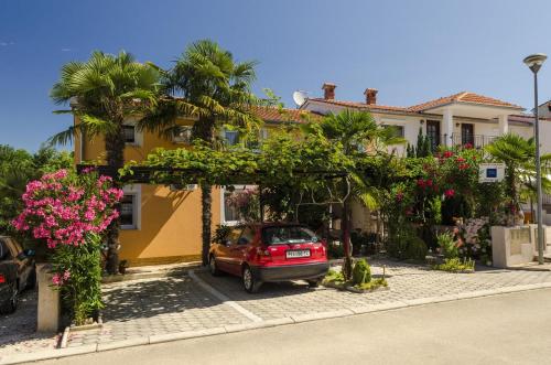 Apartments with a parking space Porec - 10404 