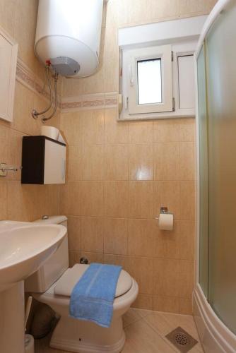 Apartments by the sea Lokva Rogoznica, Omis - 13226