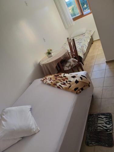 2 twin beds