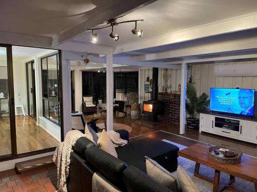 Coastal Country Retreat, Spa, fireplace, pet friendly, FREE WIFI wine & chocolates, Kilarney, 10 min in Kilcunda
