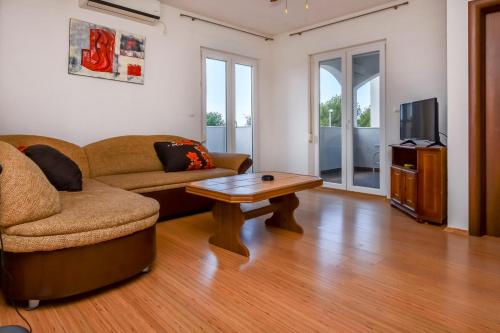 One-Bedroom Apartment image 6