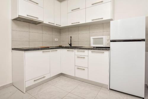 Two-Bedroom Apartment with Sea View image 7