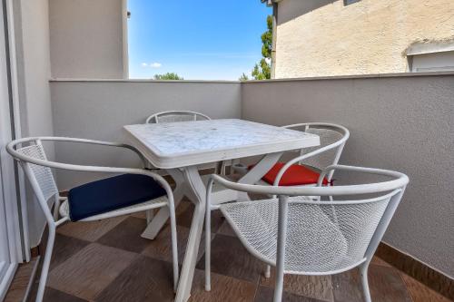 Two-Bedroom Apartment with Balcony image 4