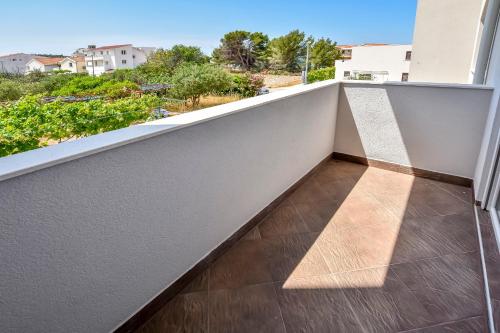 One-Bedroom Apartment image 2