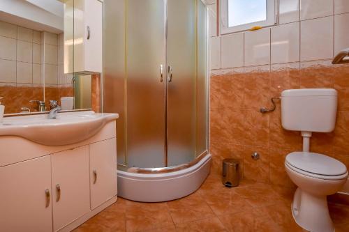 Two-Bedroom Apartment with Balcony image 1