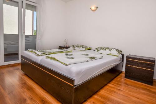 Two-Bedroom Apartment with Balcony image 8