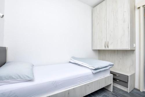 Two-Bedroom Apartment with Sea View image 3