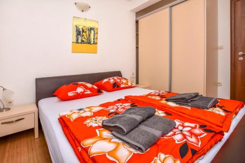 One-Bedroom Apartment image 3