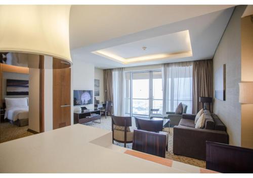Dubai Mall Residences -Luxury 1 bedroom, Dubai (photo 2)