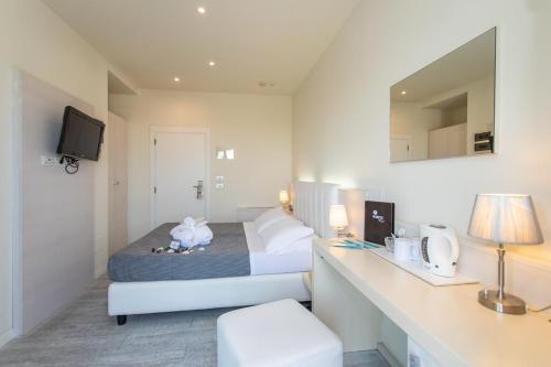 Ferretti Beach Hotel - image 3