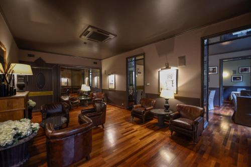 The Tuscanian Hotel - image 10