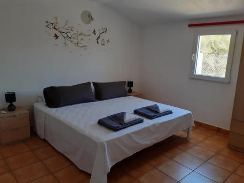 Casa Rural Los Tres Amigos for holidays and business