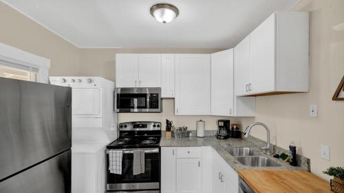 Létesítmények, A Home Base for your Journey in Knob Hill