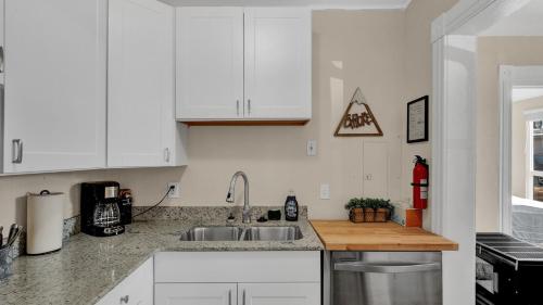 Létesítmények, A Home Base for your Journey in Knob Hill