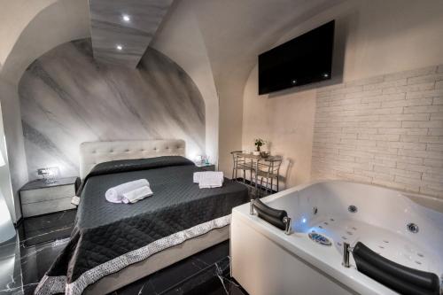Deluxe Suite with Spa Bath image 8