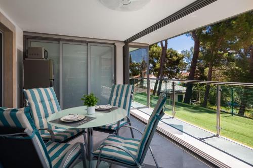 Two-Bedroom Apartment - Sea Side View image 10