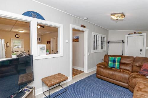 Camelback cottage - on ONE ACRE & near local attractions in 坦納斯維爾