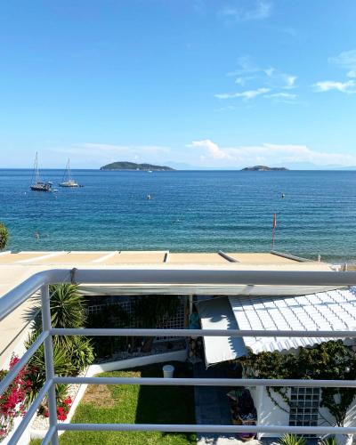 Anemoni Beach Hotel - image 2