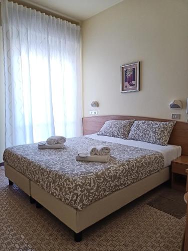 Hotel Rossella - Tap to explore photos