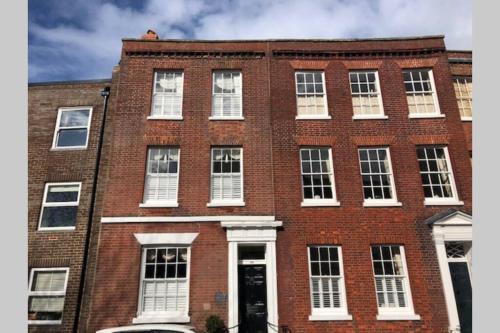 Luxury 2 bed Georgian Townhouse, Old Portsmouth