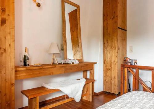 Gaia 2 Traditional Wood-Stone Maisonette