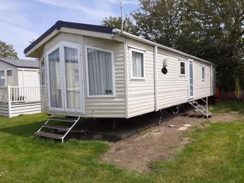 Country Coastal Holidays - Families and Couples only in St Mary in the Marsh