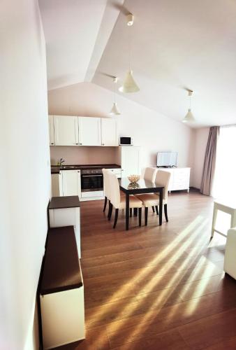 ห้องครัว, Guesthouse Olei in ซีดาริชิ