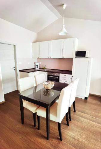 ห้องครัว, Guesthouse Olei in ซีดาริชิ