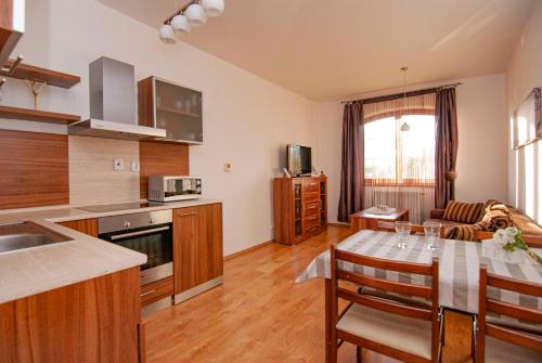 1 double bed, 1 twin bed, 2 sofa beds