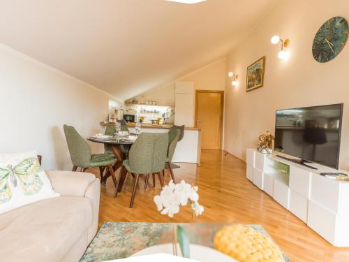Cicciobello Lux Apartment Baosici with stunning sea view in Baosici