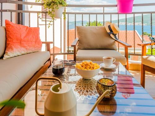 Cicciobello Lux Apartment Baosici with stunning sea view in Baosici