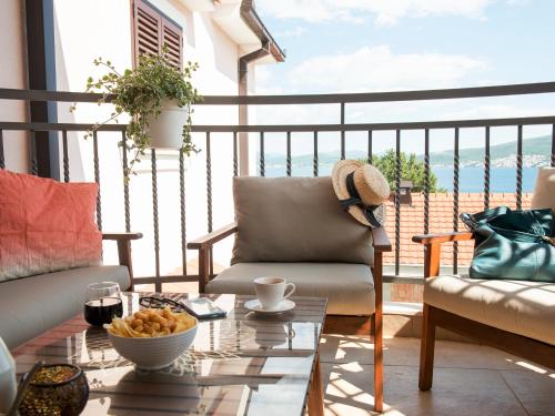 Cicciobello Lux Apartment Baosici with stunning sea view in Baosici