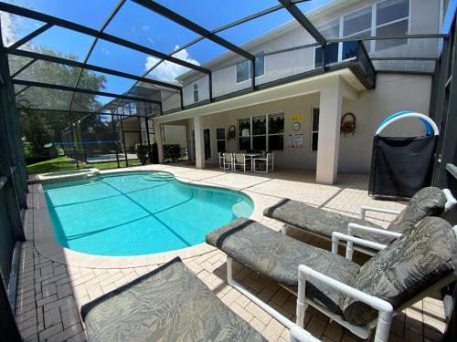 Beautiful Large Pool Area 6 Bedroom Home! home - image 7