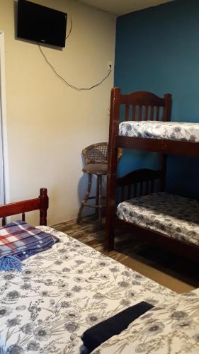 3 twin beds
